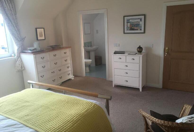 غرفة سوبيريور سرير كينج, Stonewater House Vegan Bed And Breakfast