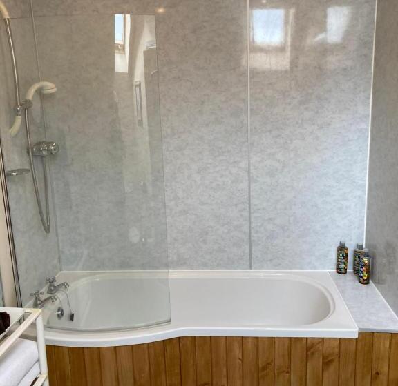 غرفة سوبيريور سرير كينج, Stonewater House Vegan Bed And Breakfast