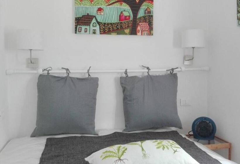 חדר משפחתי נוף לגינה, B&b Canneto