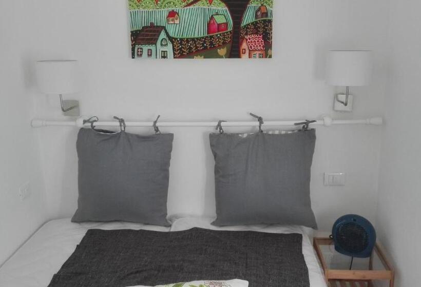 חדר משפחתי נוף לגינה, B&b Canneto