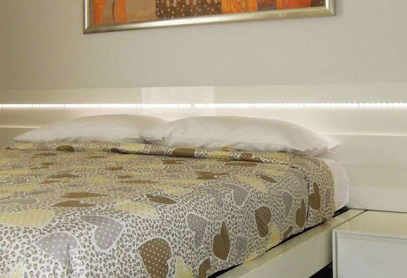 חדר סטנדרט לשלושה, Dodo House