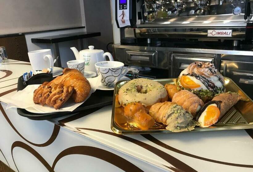 اتاق لوکس سه تخته, La Passeggiata Di Girgenti