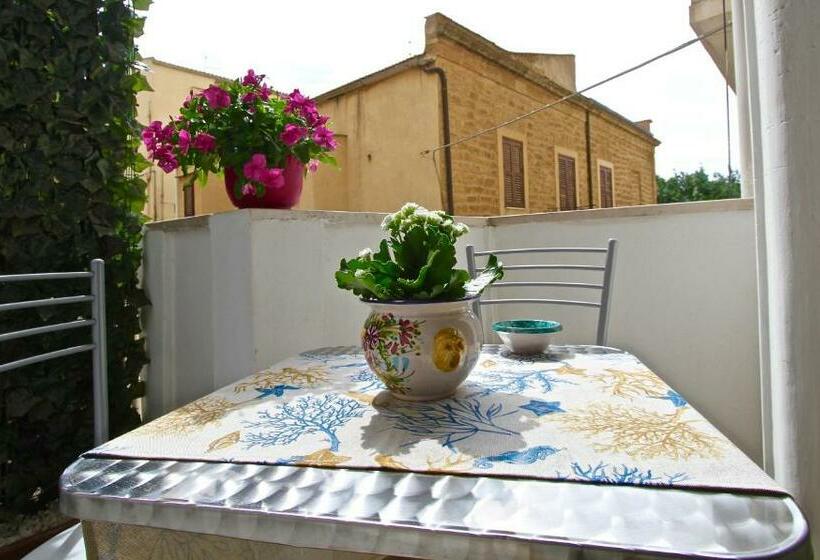 اتاق لوکس سه تخته, La Passeggiata Di Girgenti