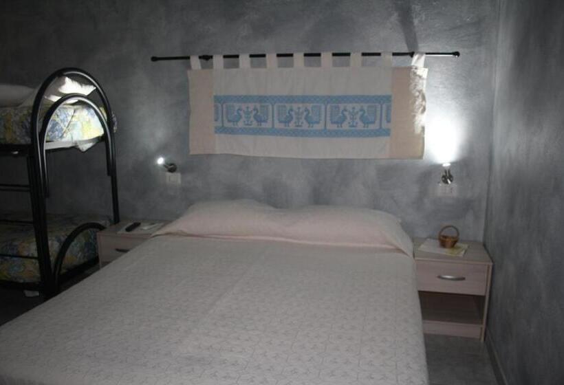 חדר סטנדרט לשלושה, La Pavoncella