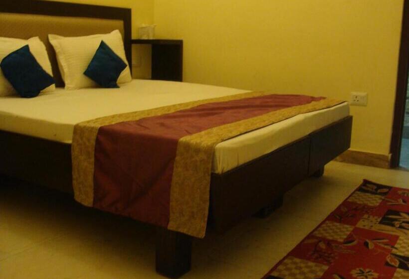 Quarto Superior, Abhinandan Grand