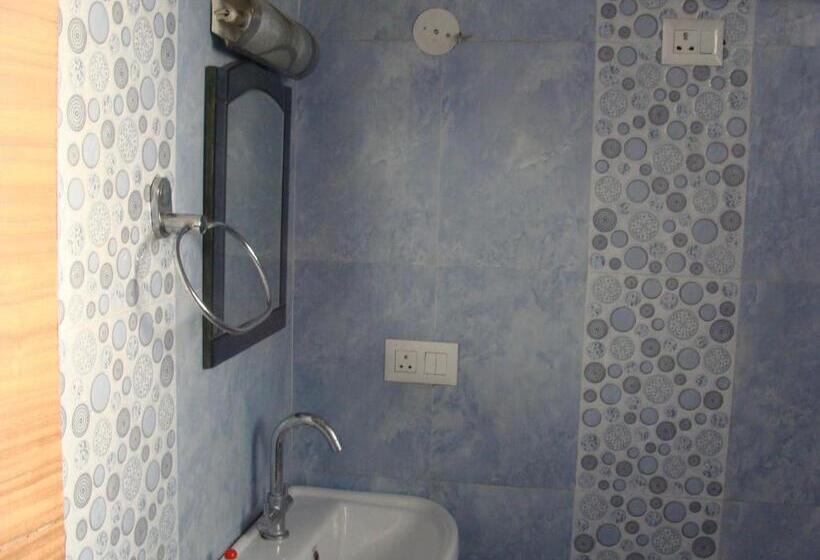 Quarto Superior, Abhinandan Grand