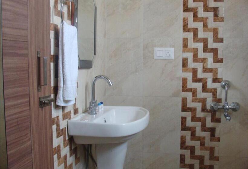 Quarto Deluxe, Abhinandan Grand