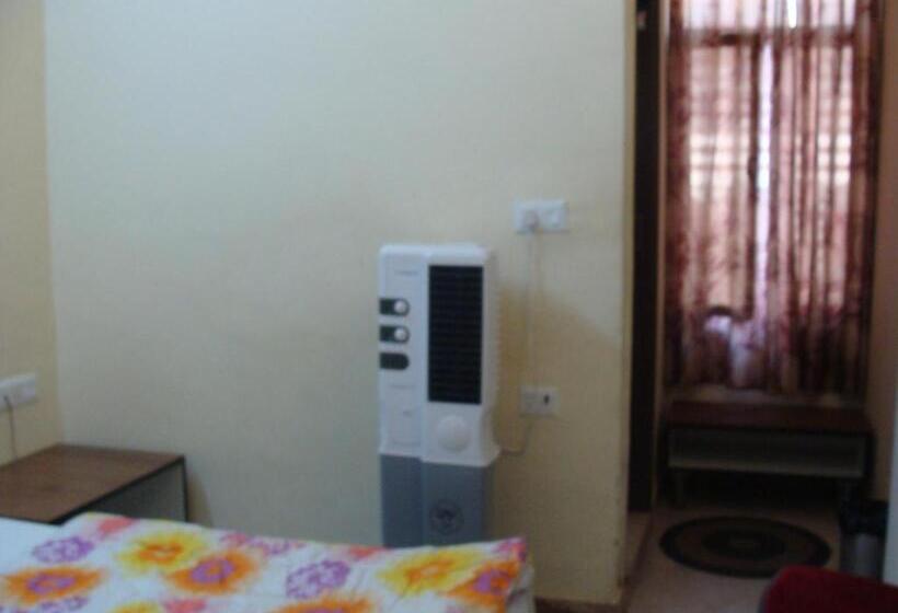 Quarto Deluxe, Abhinandan Grand