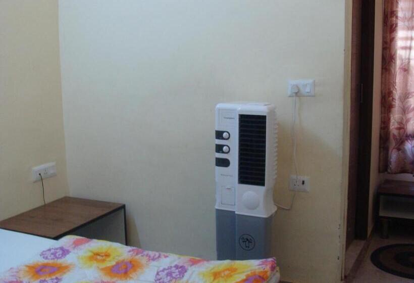 Quarto Deluxe, Abhinandan Grand