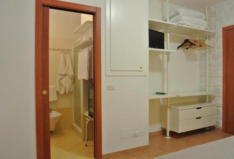اتاق استاندارد چهار تخته, Conero Camere