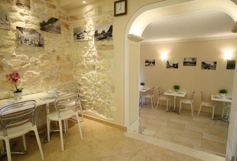 חדר סטנדרט לארבעה, Conero Camere