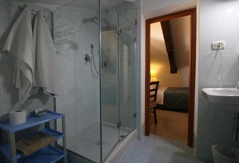 חדר אקונומי, Conero Camere