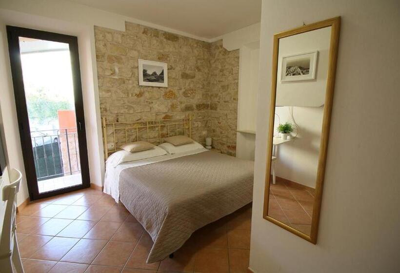 חדר דלוקס עם מרפסת, Conero Camere