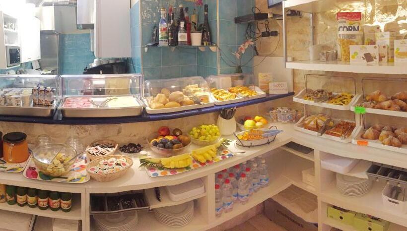 חדר סטנדרט לארבעה, Conero Camere