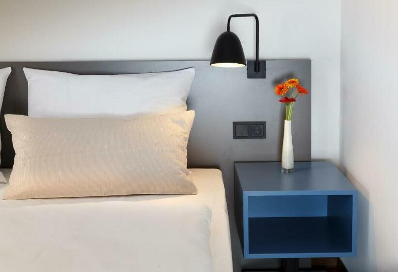 Номер Superior, Homey!