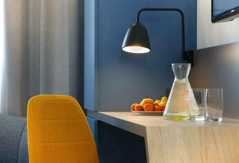 Номер Superior, Homey!