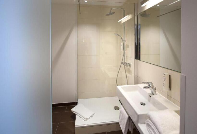 Номер Superior, Homey!