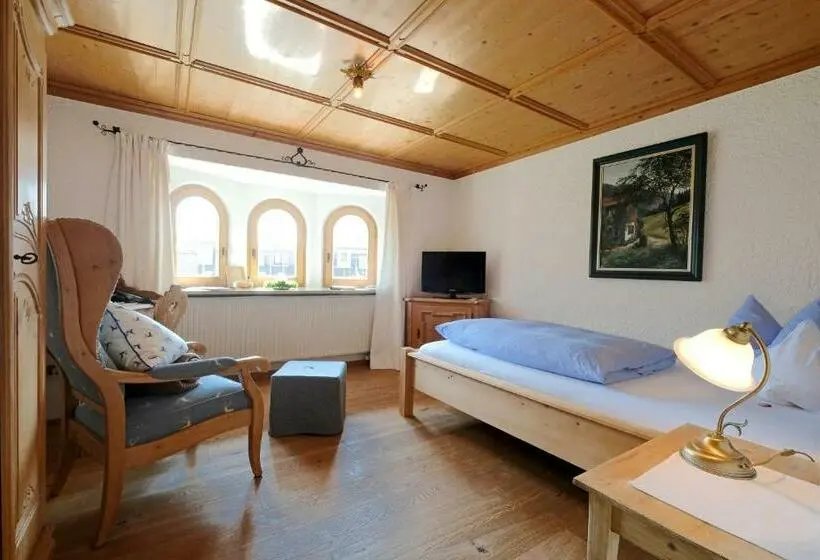 Standard Yhden Hengen Huone, Maier Zum Kirschner