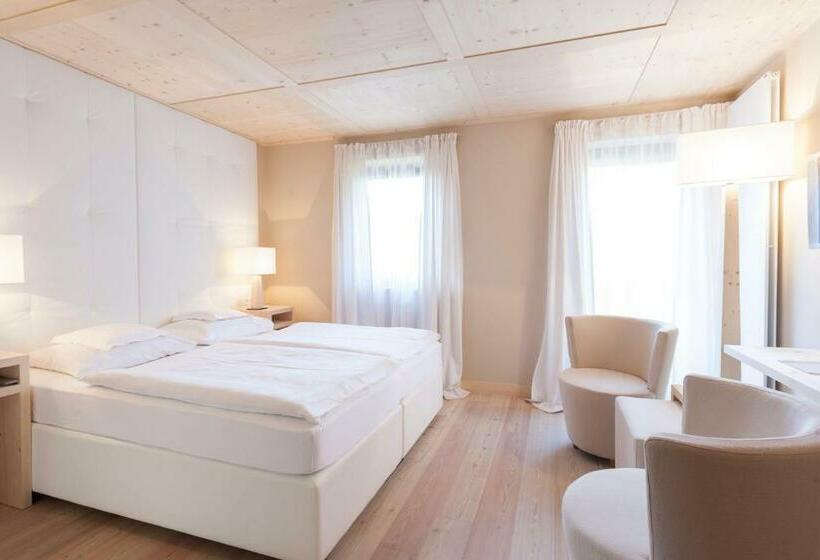 Номер Deluxe, Mayr