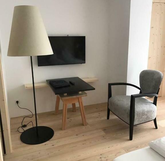 Номер Deluxe, Mayr