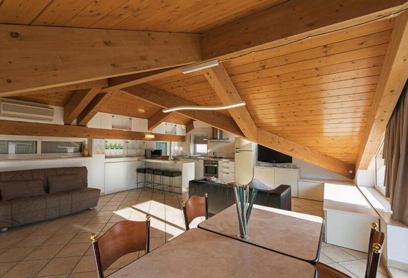 带1个卧室的顶楼公寓, Residence Das Nest