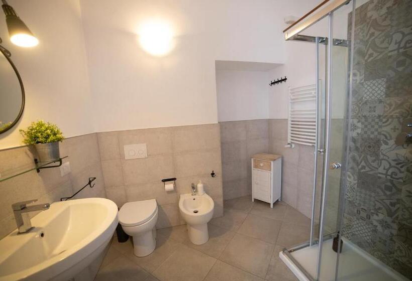 اتاق استاندارد, Donna Elena