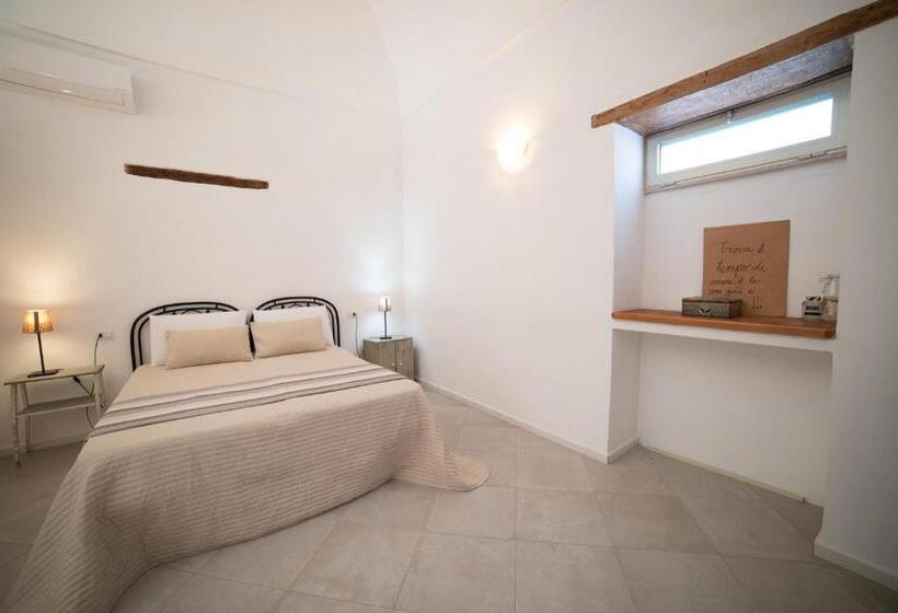 اتاق اکونومی, Donna Elena