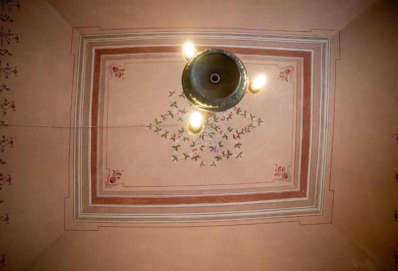 اتاق استاندارد, Donna Elena