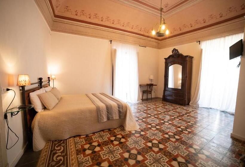 اتاق استاندارد, Donna Elena