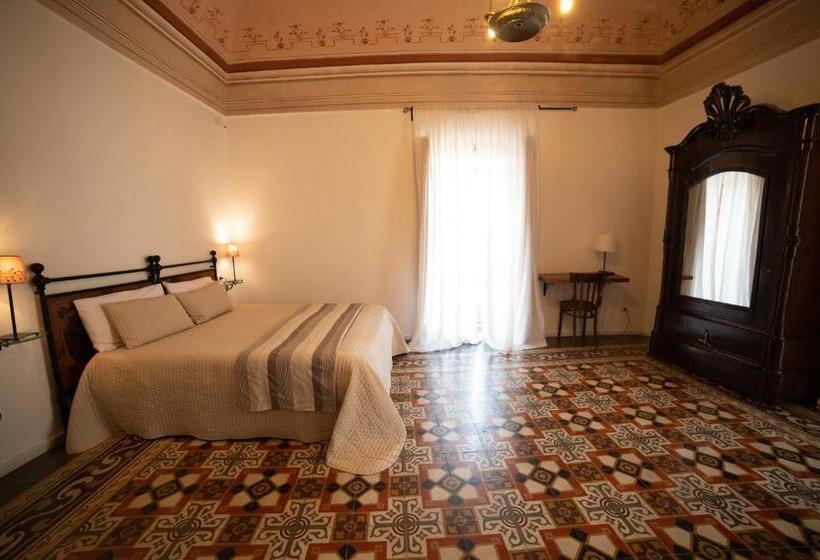 اتاق استاندارد, Donna Elena