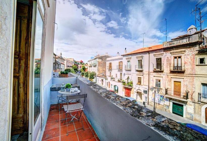 اتاق استاندارد, Donna Elena