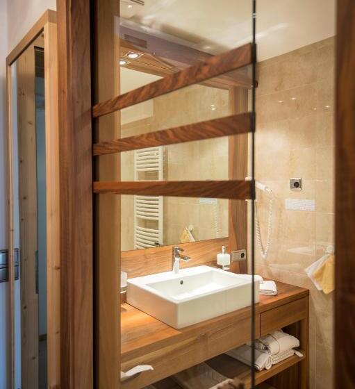 Номер Superior с Балконом, Charmehotel Uhrerhof   Deur