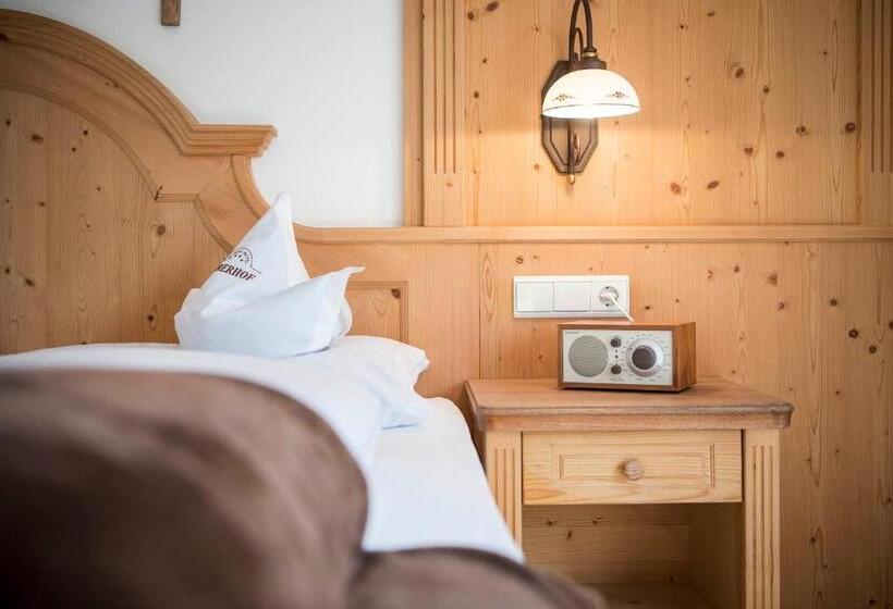 Полулюкс Одноместный с Террасой, Charmehotel Uhrerhof   Deur
