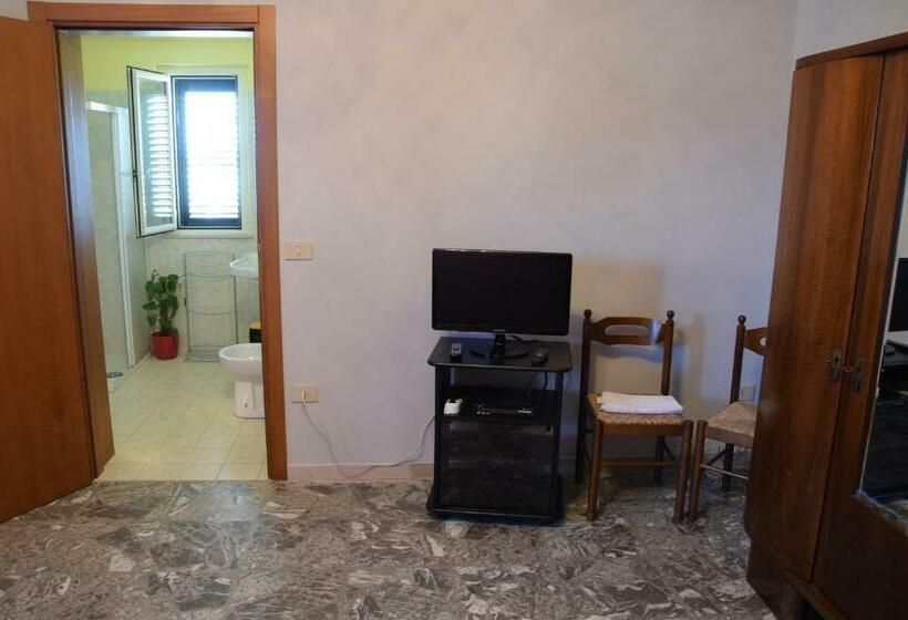 اتاق استاندارد سه نفره, La Scogliera B&b