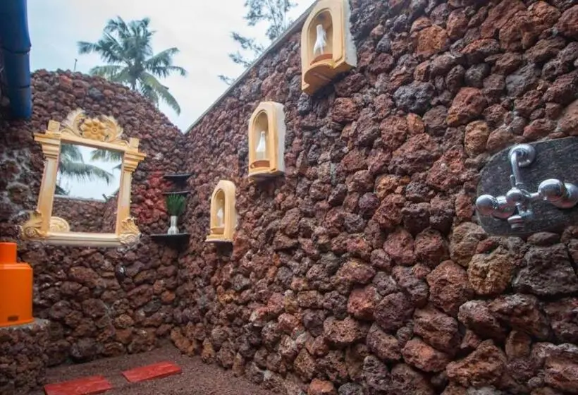 キングサイズベッドのスタンダードルーム, Varkala Marine Palace