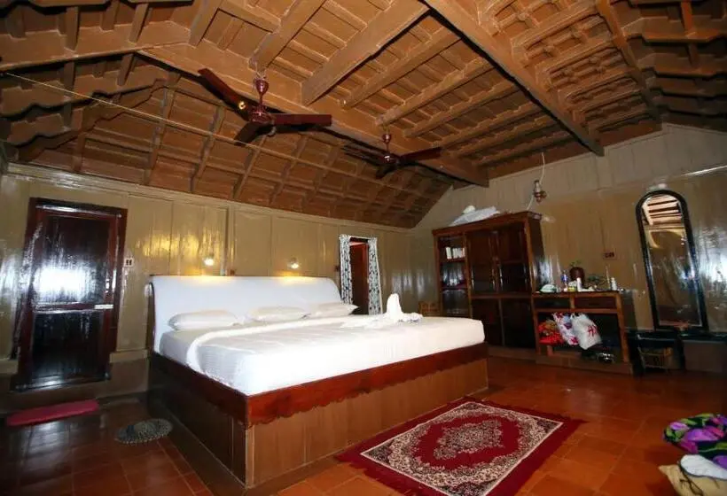 キングサイズベッドのスタンダードルーム, Varkala Marine Palace