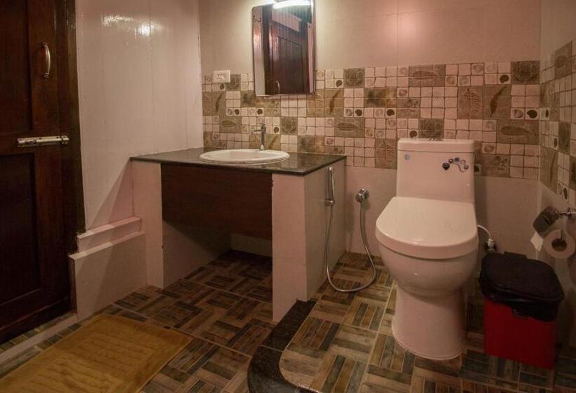 اتاق سه نفره سوپریور با چشم‌انداز دریا, Varkala Marine Palace