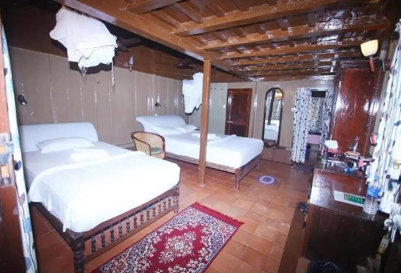 オーシャンビューのスーペリアトリプルルーム, Varkala Marine Palace