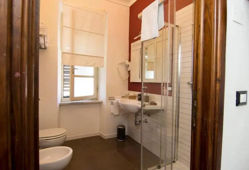 اتاق کلاسیک چهارنفره, 7 Rooms