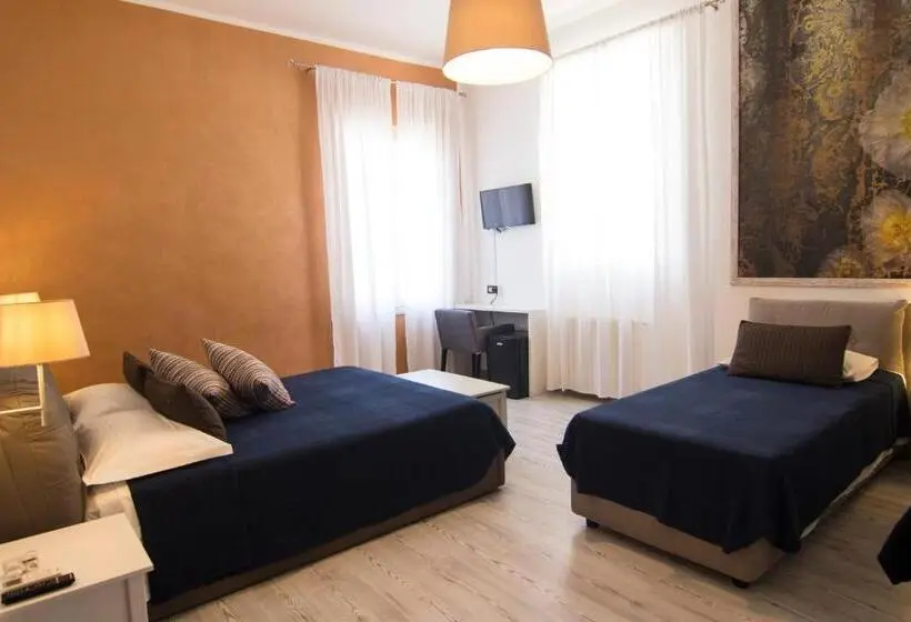 اتاق کلاسیک چهارنفره, 7 Rooms