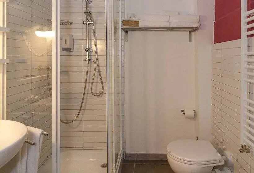 اتاق استاندارد چهار تخته, 7 Rooms