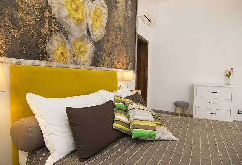 اتاق استاندارد چهار تخته, 7 Rooms