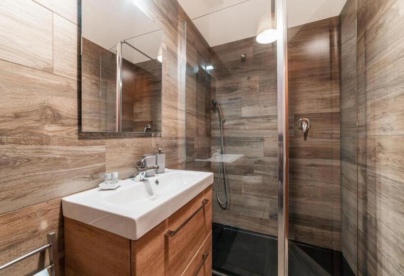 اتاق استاندارد سه تخته با بالکن, B&b Papa Leone Countryrooms