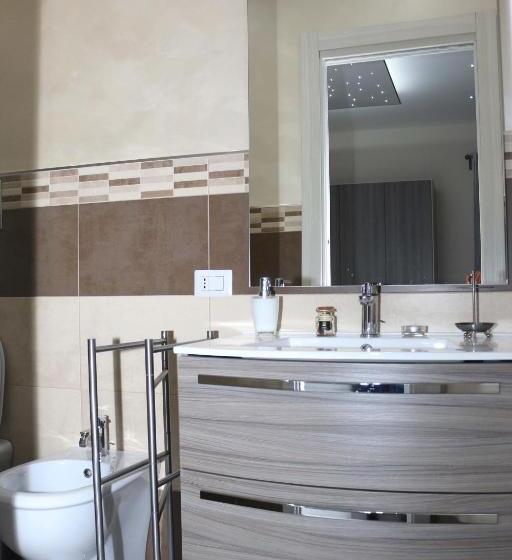 سوئیت با بالکن, Le Suite Di Via Veneto