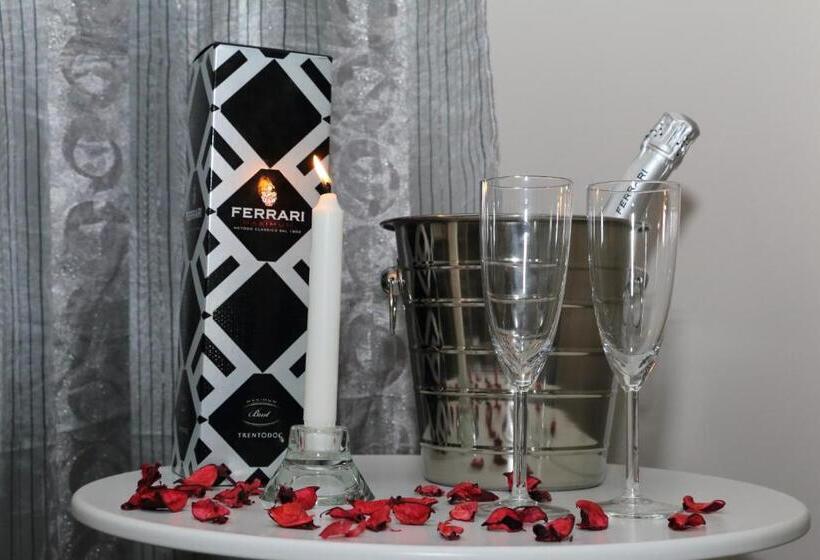 سوئیت با بالکن, Le Suite Di Via Veneto