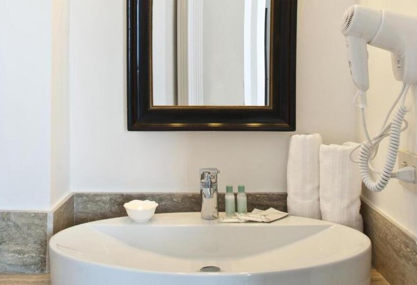 اتاق لوکس با چشمانداز دریا, Nisí