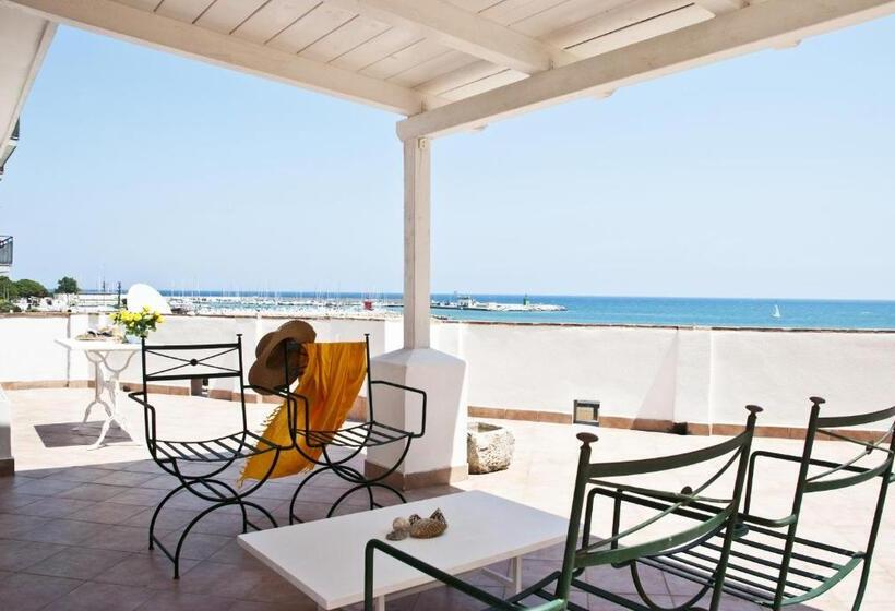 سوییت با چشمانداز دریا, Nisí