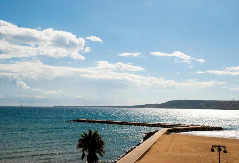 سوییت با چشمانداز دریا, Nisí