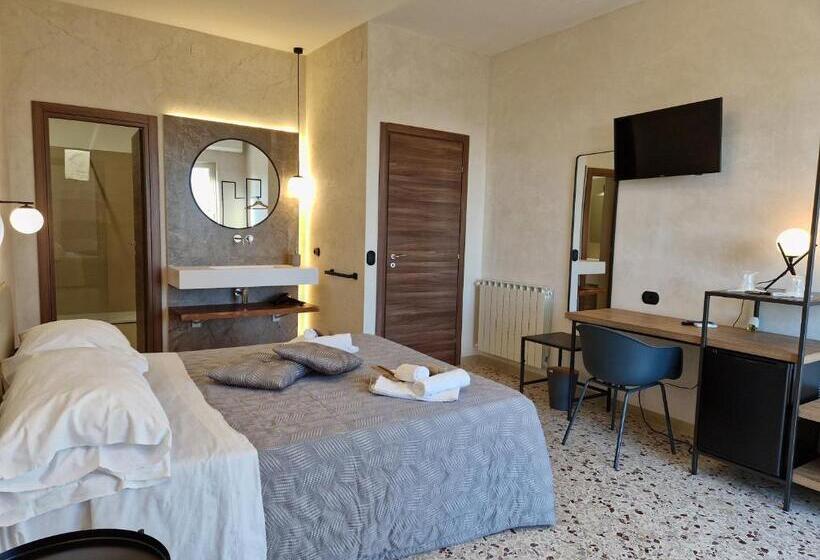 Трехместный Номер Стандарт с Балконом, Villa Lekythos