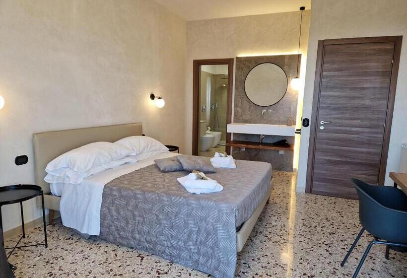 Трехместный Номер Стандарт с Балконом, Villa Lekythos